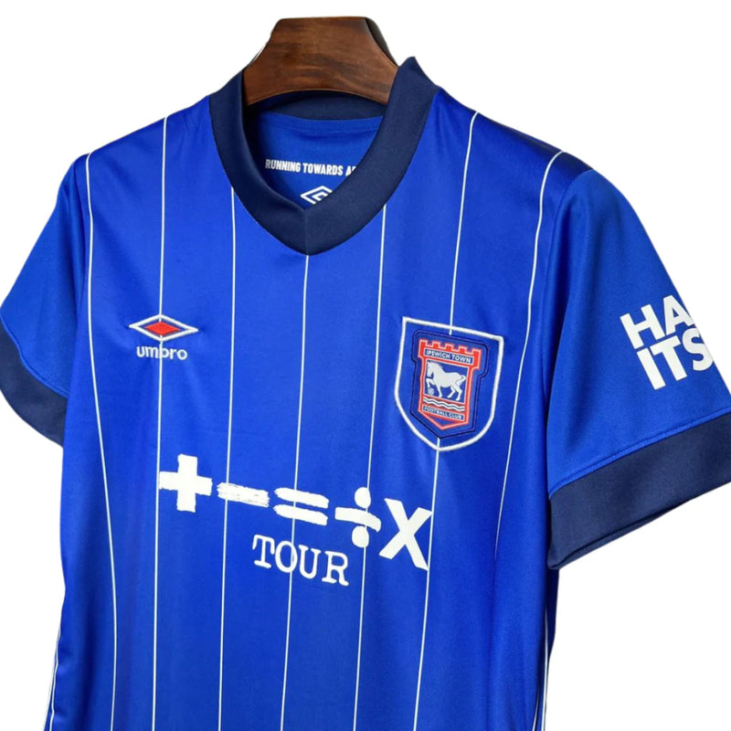 Camisa Ipswich Home 24/25 Umbro Masculina - Azul e Branca