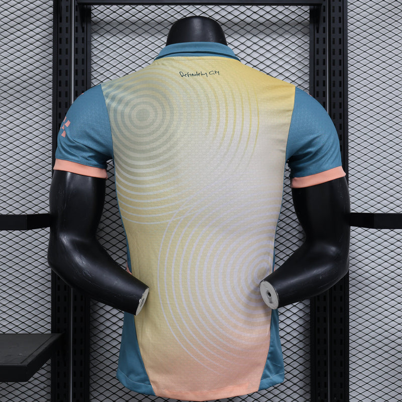 Camisa Manchester City Third 2024/25 Jogador Puma Masculino com Patch - Creme, Azul e Rosa